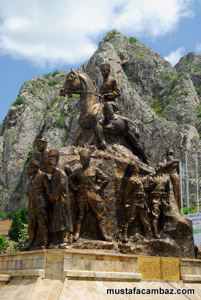 atatürk anıtı